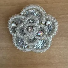 田川啓二　フラワーモチーフ ビーズ刺繍ブローチのサムネイル