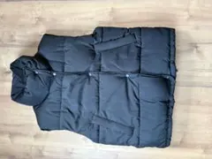 ブラック ダウンベスト　キルティングデザイン