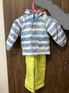子供用スキーウェア 青と白ストライプ