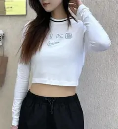 ★最終値下げ★Nike ナイキ クロップド グラフィック長袖 Tシャツ Ｓ