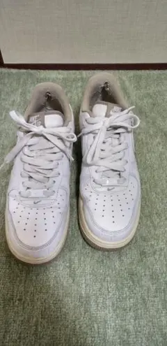 NIKE AIR FORCE 1 ホワイト ベージュ スニーカー