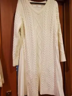 ニットAラインワンピース　サイドプリーツ