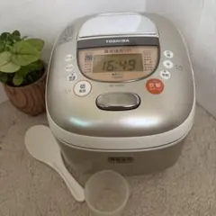 東芝 真空圧力IH炊飯器 RC-10VQC 5.5合炊き 本体　TOSHIBAのサムネイル