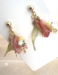 ディップアートピアスお花に蜂！春の訪れ♡ちょっと個性的でかわいいのが好きな方へ
