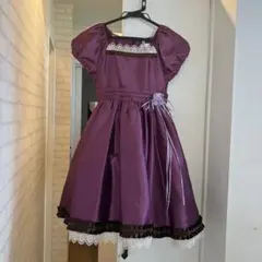 紫のフリル付きAラインドレス