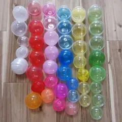 カプセルトイセット 多色 さまざまなサイズ 64個