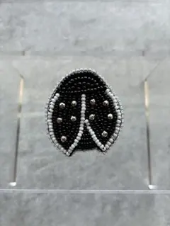 ビーズ刺繍ブローチ　てんとう虫　black✖️white handmade