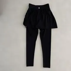 YOMOMENT スカート付きレギンス Ｍサイズ　ヨガウェア ブラックのサムネイル
