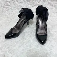 グレースコンチネンタル パテントレザー バックリボン パンプス 37 ビジューのサムネイル