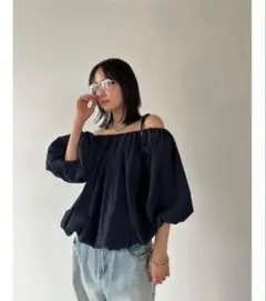 HANNE ボリュームオフショルブラウス ネイビー