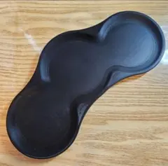 3Dプリンターで制作したブラックのアクセサリートレー