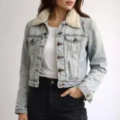 Acne Studios アクネ ボア襟デニムジャケットショート丈 ライトブルーのサムネイル