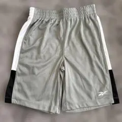 美品リーボック グレー ハーフパンツ　140cm