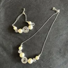 パールとワイヤーのネックレスとブレスレットセット