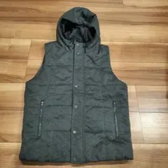 【GU】 メンズ 中綿 フード付きダウンベスト　ｌサイズ