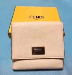 美品 フェンディ セレリア 財布 ピーカブーホワイト