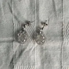 P16　クリアオーバル型ピアス