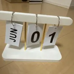 데스크 데일리 캘린더 화이트 x 골드