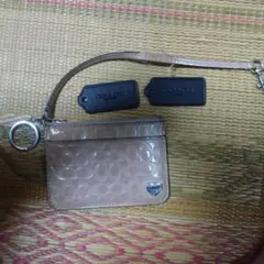 COACH ベージュ カードケース 　　 オマケキーホルダー？2個付き