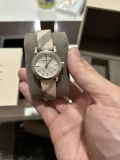 Burberry 腕時計 本体 チェック柄ベルト　動作未確認のサムネイル