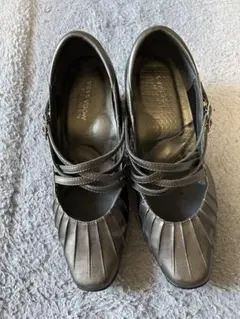 #値下げ⭐️牛革パンプス　シルバー　24.5