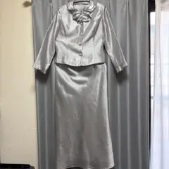 YUKI TORII シルバー サテン フォーマルスーツ　１２万