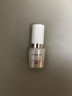 MAQuillAGE エッセンスリキッド 00