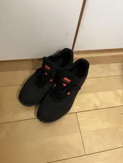 NIKE スニーカー ブラック オレンジのサムネイル