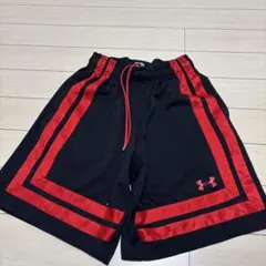 Under Armour 黒赤 ストライプ ショートパンツ