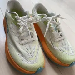 HOKAシューズ