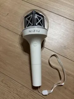 NIZIU ペンライト ホワイト LED付き 充電器付 - メルカリ