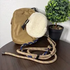 GUショルダーバッグ ベージュ ボアポーチ付き