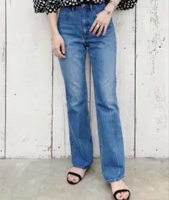 SHENERY シーナリー　センタープレスデニムパンツ ブルー 36サイズのサムネイル