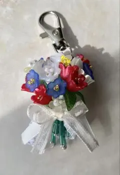 【5月中お値下げ】花束キーホルダー　ブーケ　チャーム　カラフル　ビーズストラップ