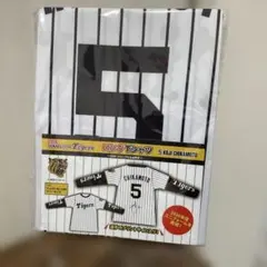 阪神タイガース　ロングTシャツ　近本【5番】サイン入りのサムネイル