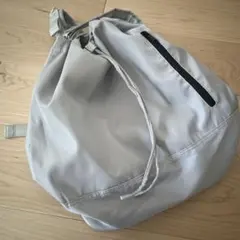 ライトグレー ドローストリングバックパック