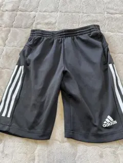 adidas ハーフパンツ ブラック 140