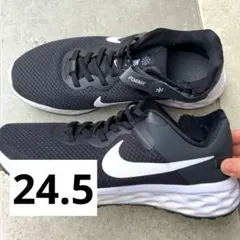 ナイキ　スニーカー　24.5
