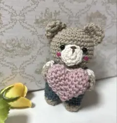 ちっちゃなあみぐるみ⭐︎サロペットくまちゃん⭐︎ハンドメイド⭐︎ハート♡