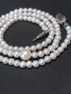 アコヤ本真珠と淡水パールのネックレス 中央に大きなパール　925刻印　B