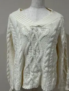 美品 ヘザー ケーブル編み ニット F アイボリー Vネック ざっくり編み 暖か