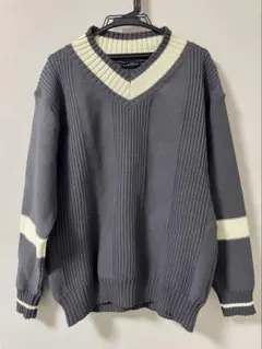 NUMERALS グレー Vネックニットセーター