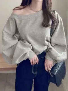 2025年最新】オフショルダースウェットトップスの人気アイテム - メルカリ