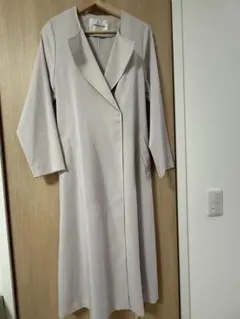 薄手のトレンチコート