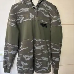 PUMA 迷彩柄のスウェット パーカー フード付き