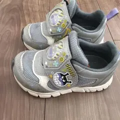 あんぱんまん　グレーのスニーカー　16