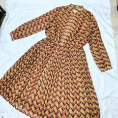 新品未使用 レトロ柄プリーツワンピース