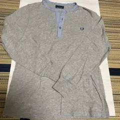 FRED PERRY グレー ボタン付きカットソー