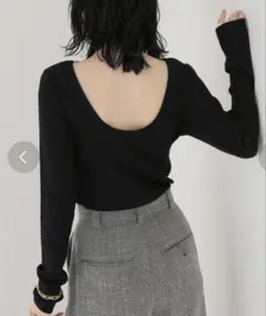 ブラック バックオープン 長袖トップス