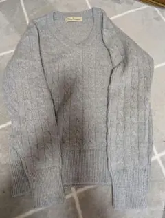グレー ケーブル編み Vネックセーター